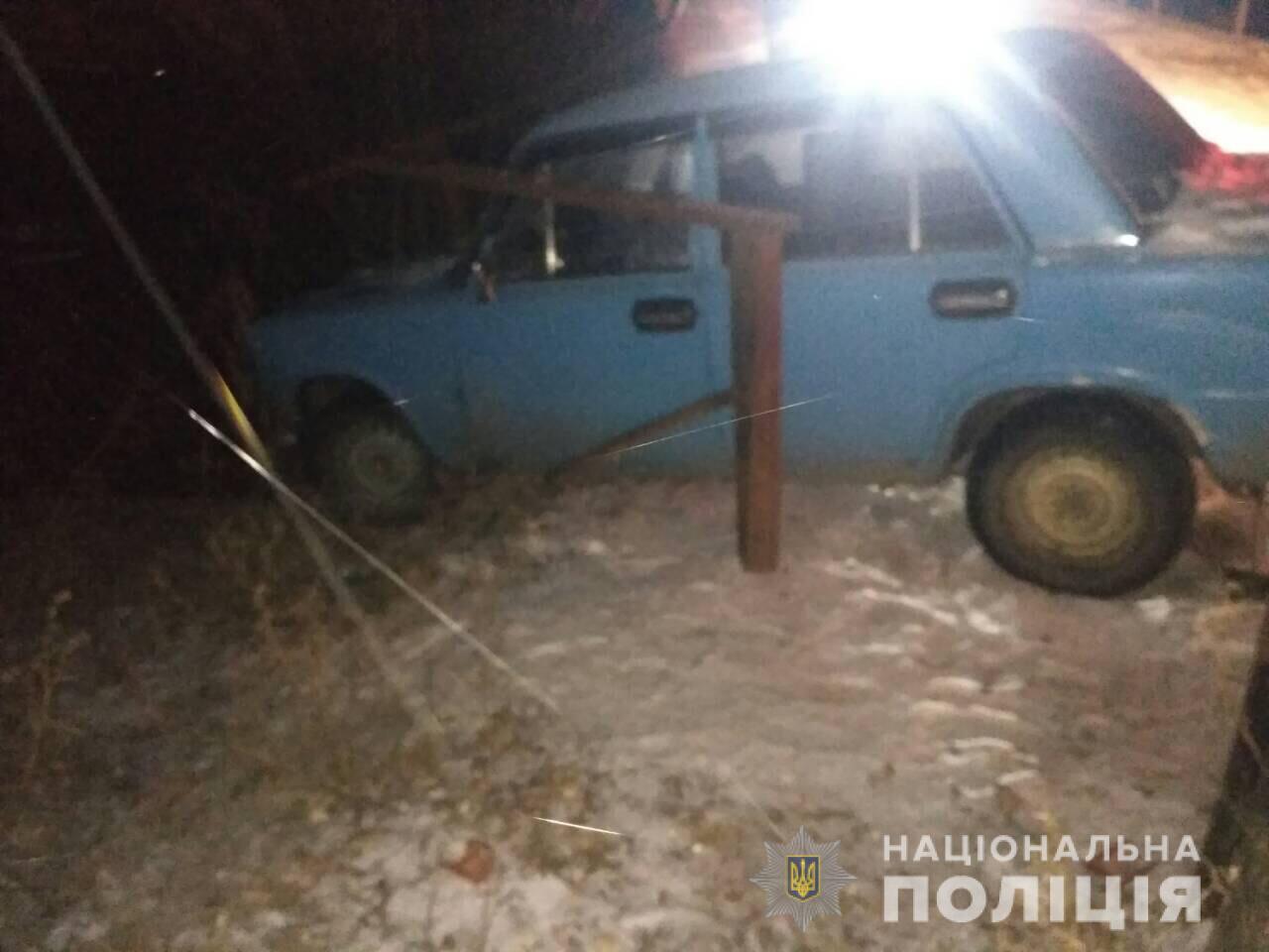 Пьяный до беспамятства мужчина попал в аварию на угнанной машине (фото)