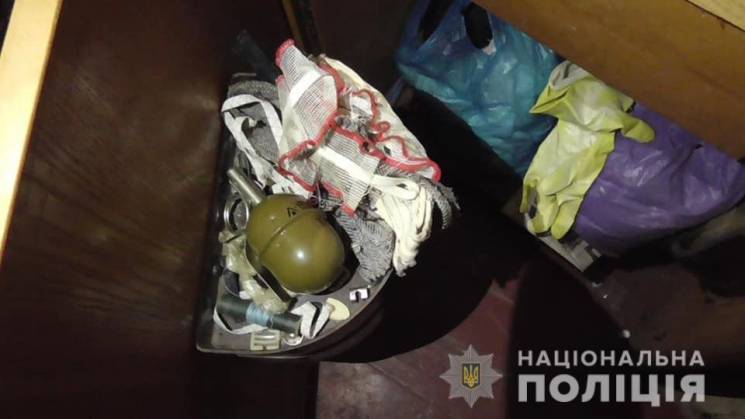 В Харькове задержали наркодельца с гранатой (фото)