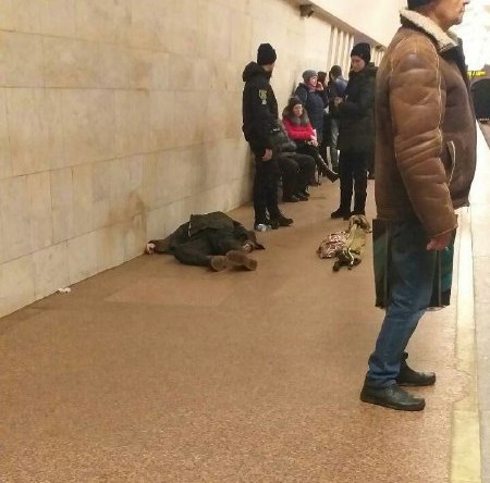 В метро умер человек (фото)