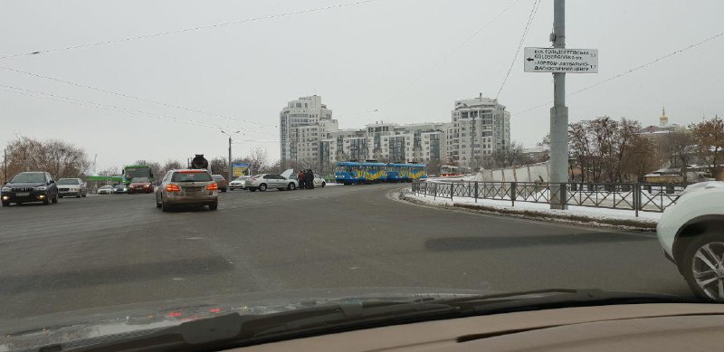 Авария в центре заблокировала движение трамваев (фото)