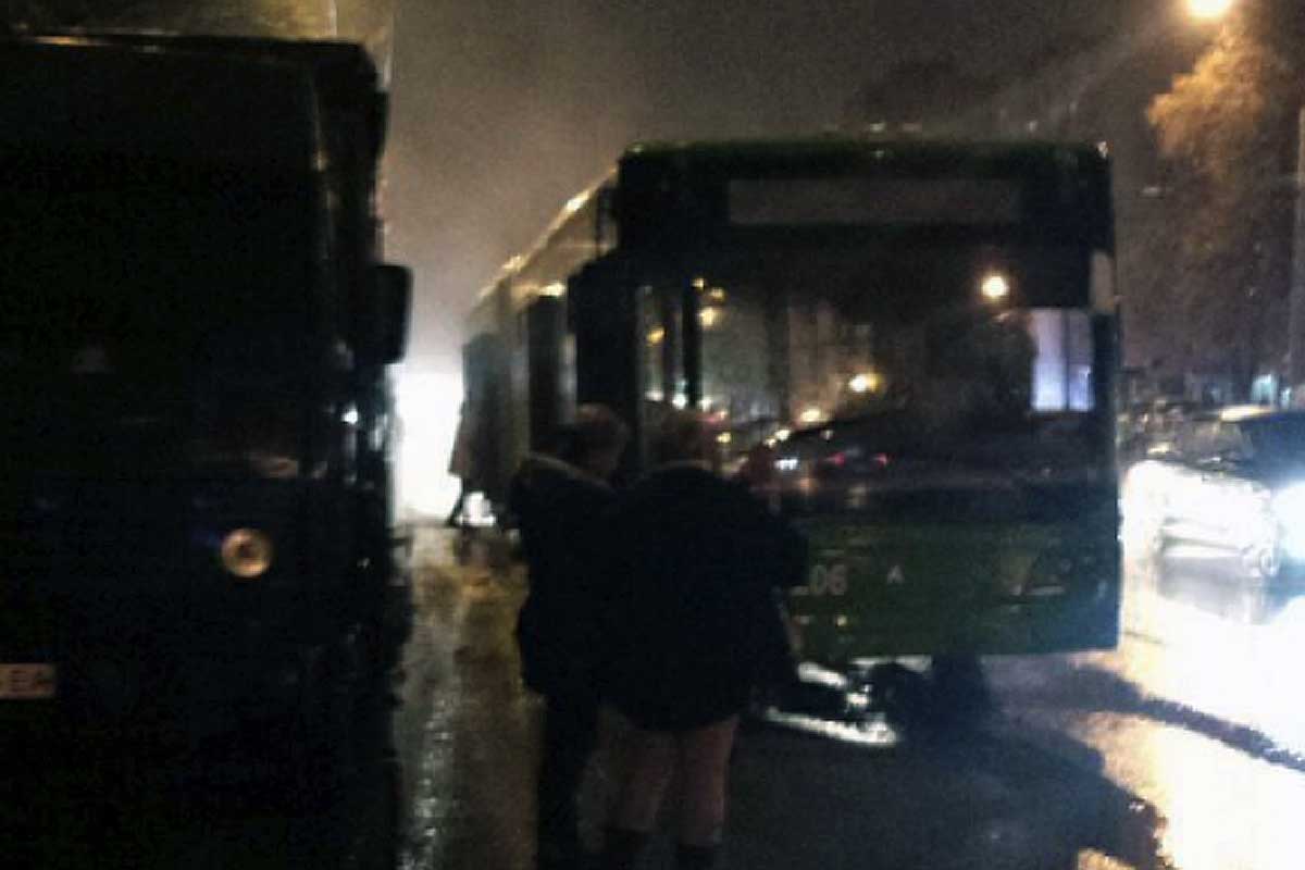 В Харькове вспыхнул троллейбус с пассажирами (видео)
