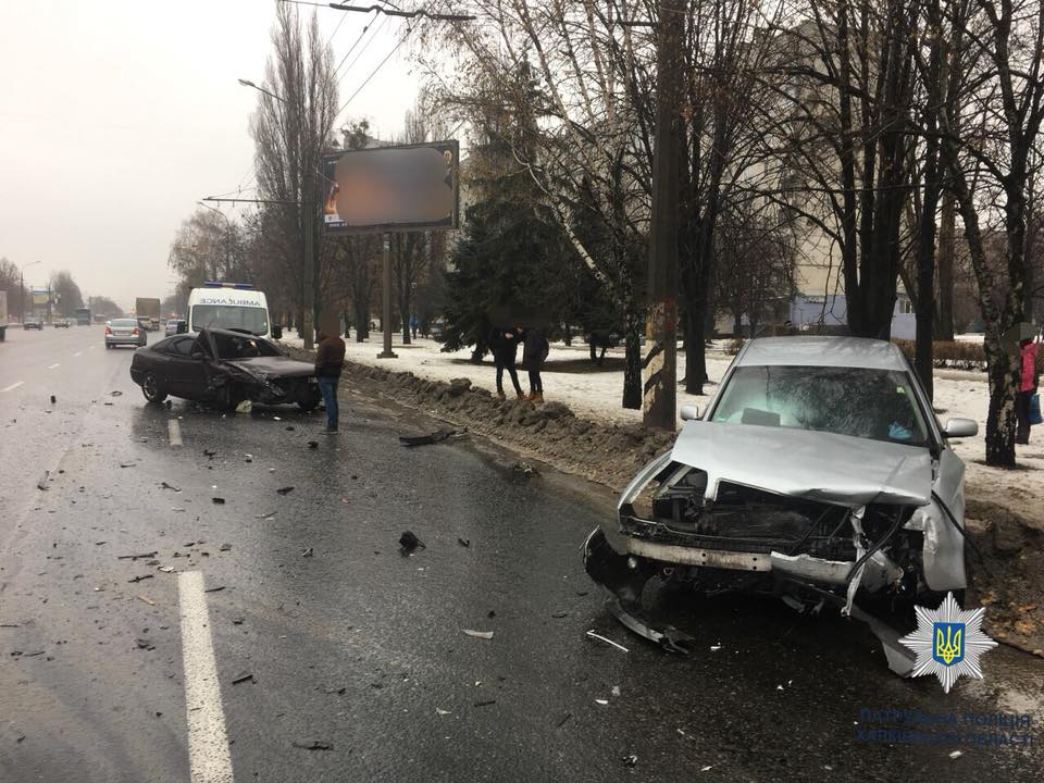 Авария в Харькове: есть пострадавшие (фото)