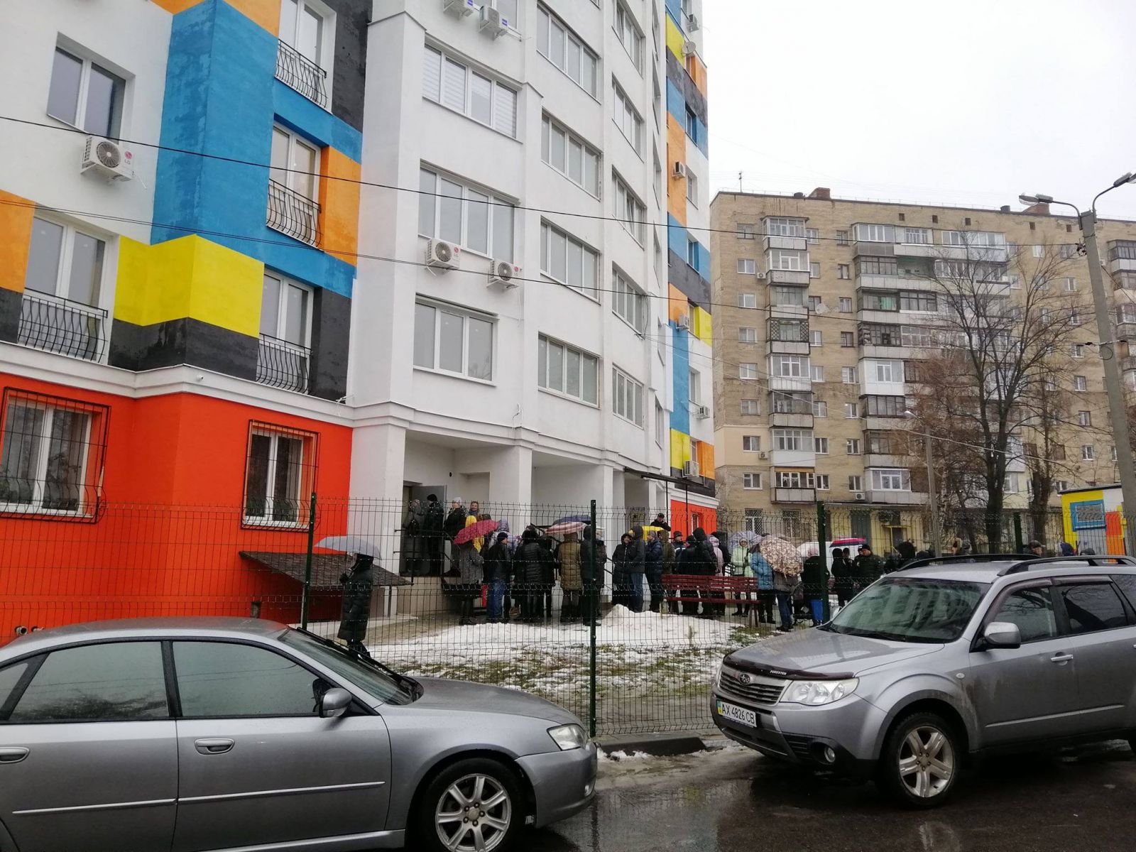 Харьковчане блокируют больницу для наркоманов (фото)