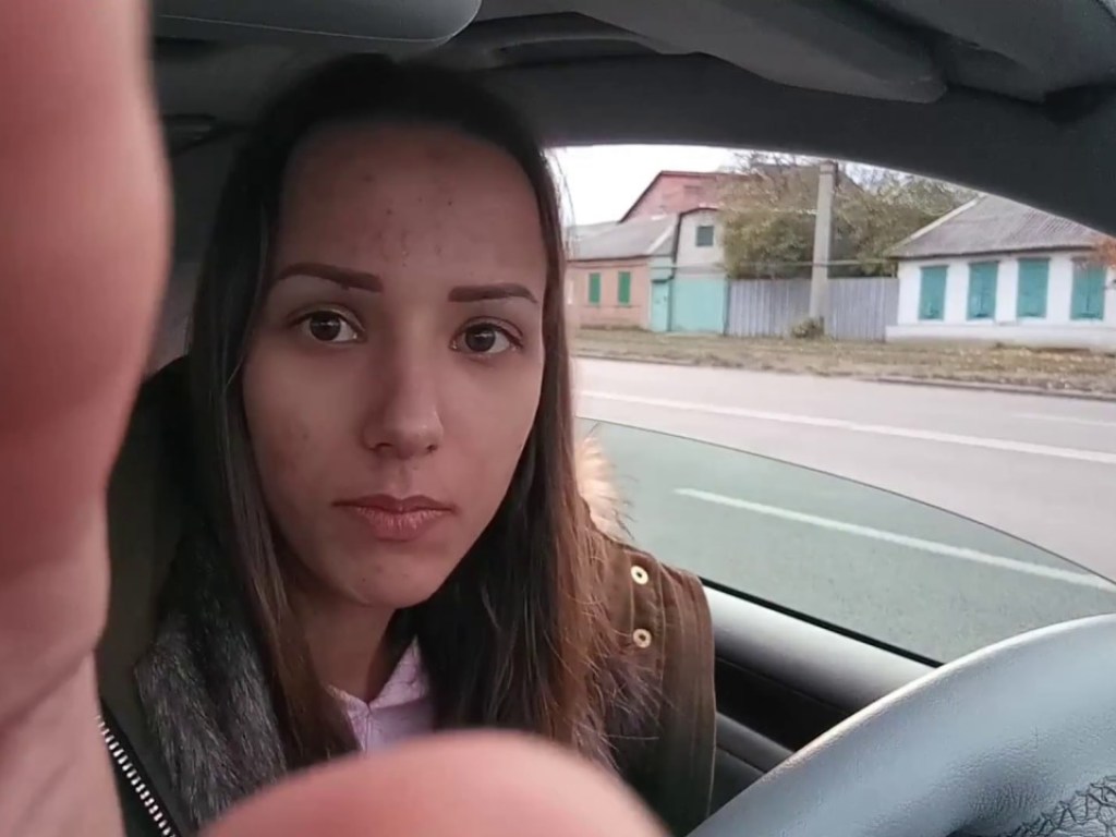 Харьковская блогерша, лишенная прав, снова села за руль и провоцировала копов (видео)