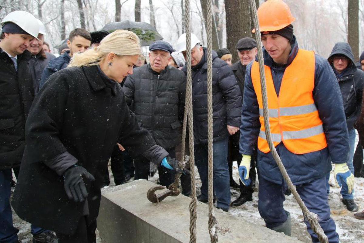 Заложен первый камень нового харьковского онкоцентра (фото)