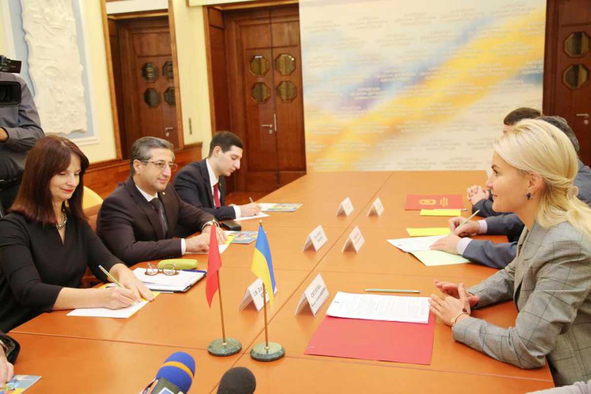 Светличная встретилась с послом Албании в Украине