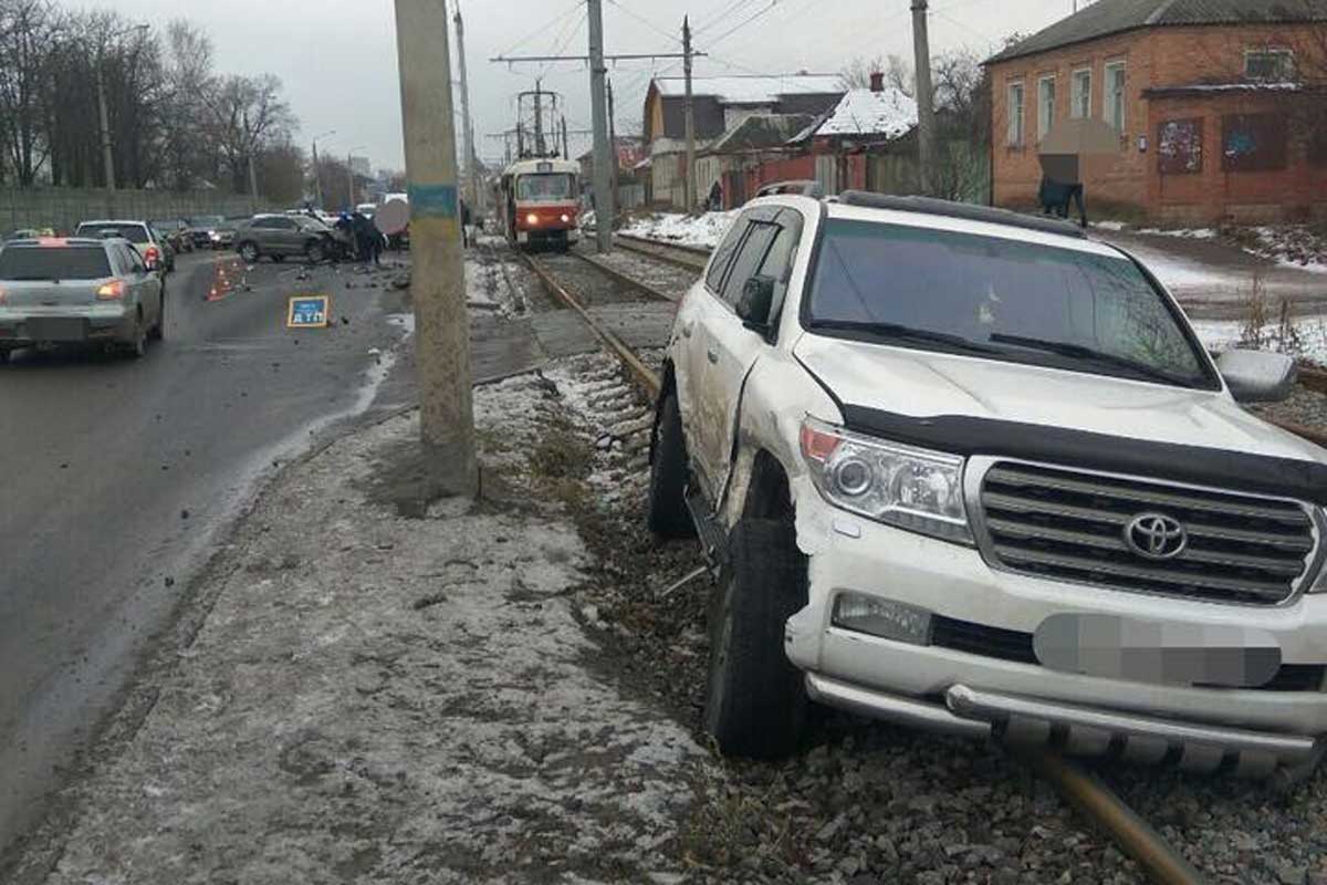 В Харькове столкнулись машины, есть пострадвший