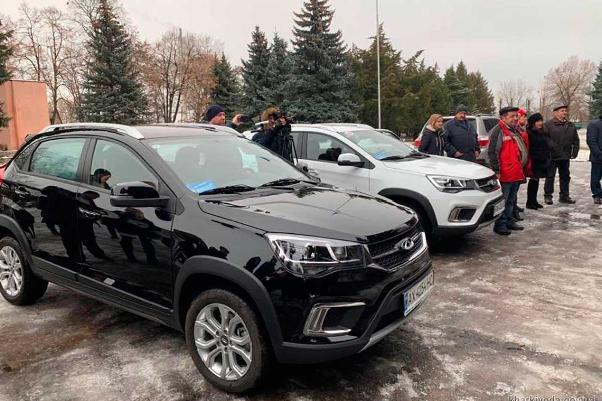 Под Харьковом медики получили новые авто (фото)