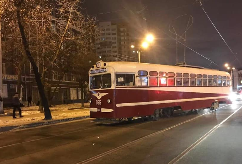 В Харькове сошел с рельсов экскурсионный трамвай (фото)