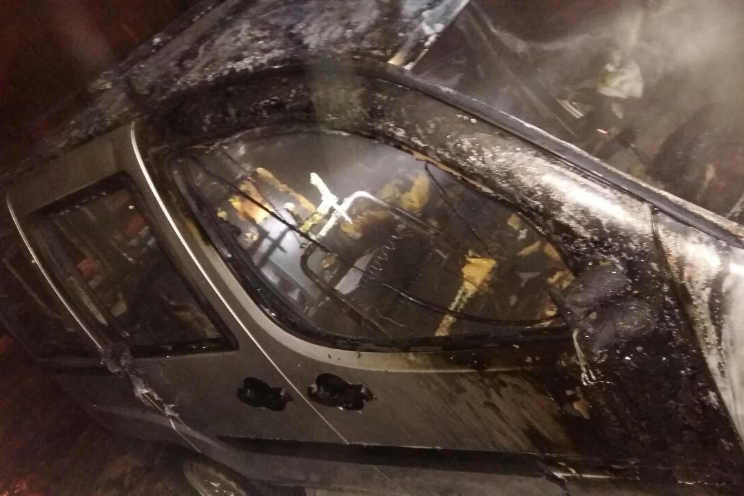 В Харькове сгорела легковушка (фото)
