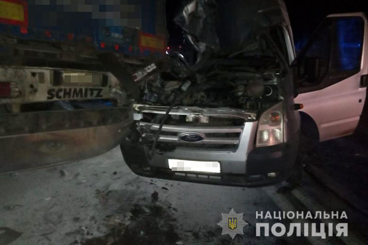 Маршрутка "Мариуполь-Харьков" попала в аварию: много пострадавших (фото)