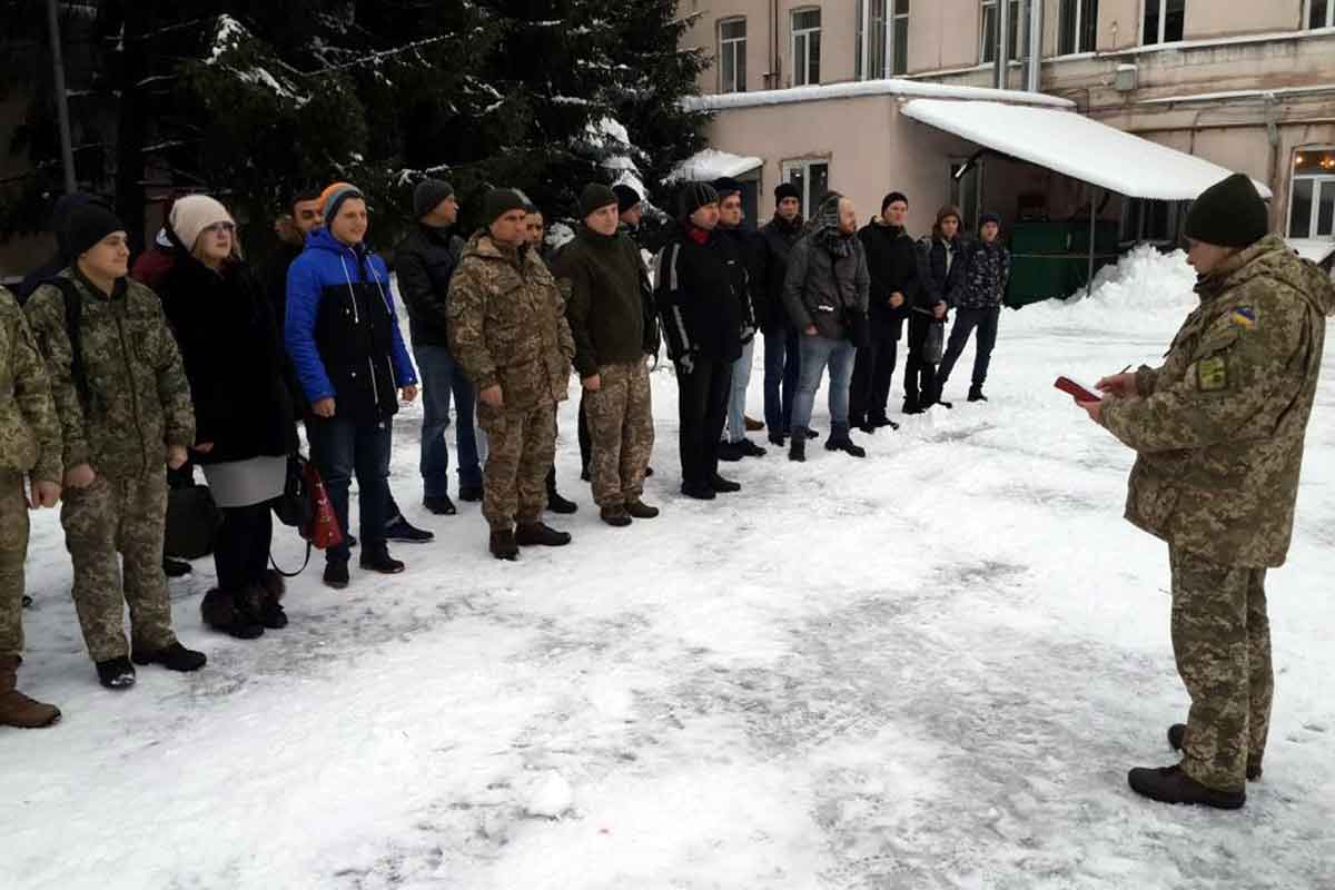 Харьковчан забрали в армию