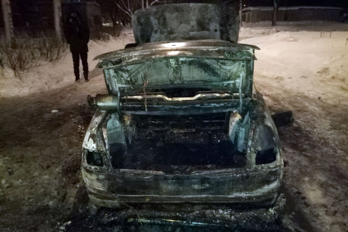 В Харькове сгорел автомобиль (фото)