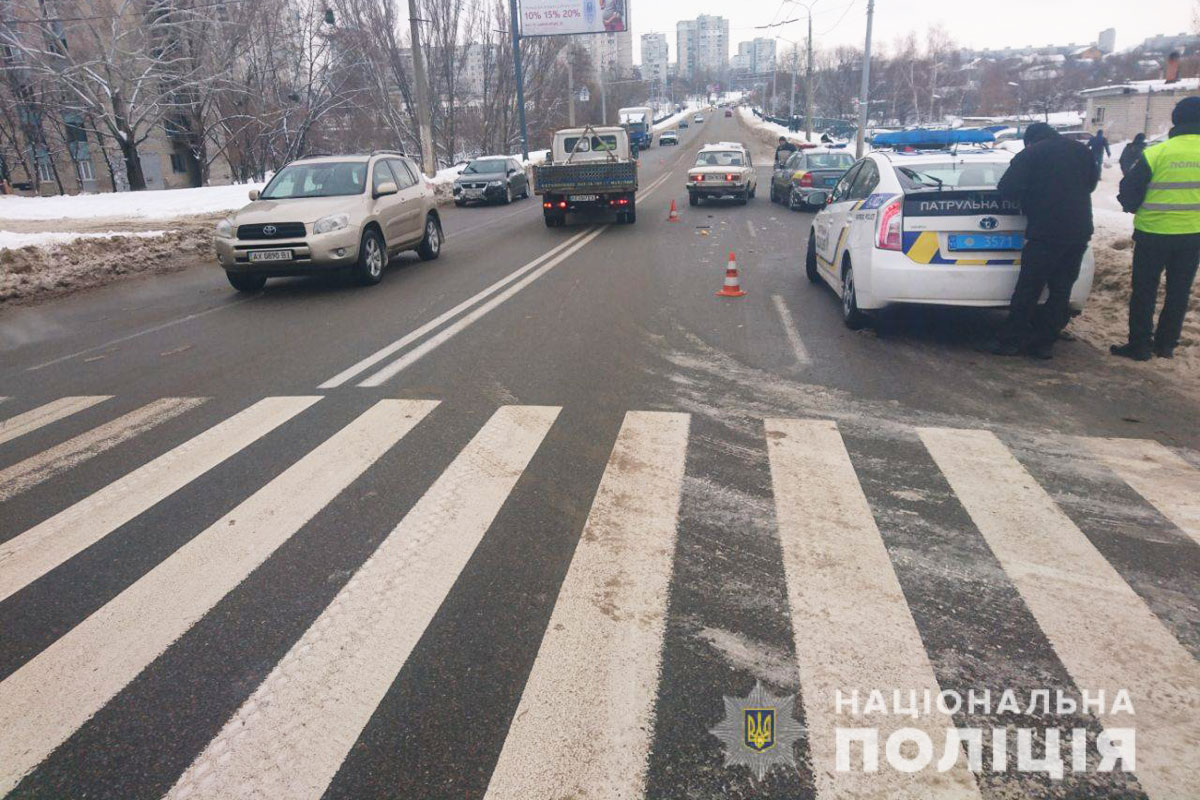 На Салтовке машина сбила девушку (фото)