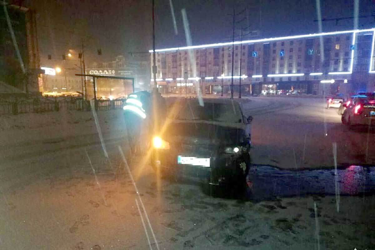 В центре Харькова машина снесла забор (фото)