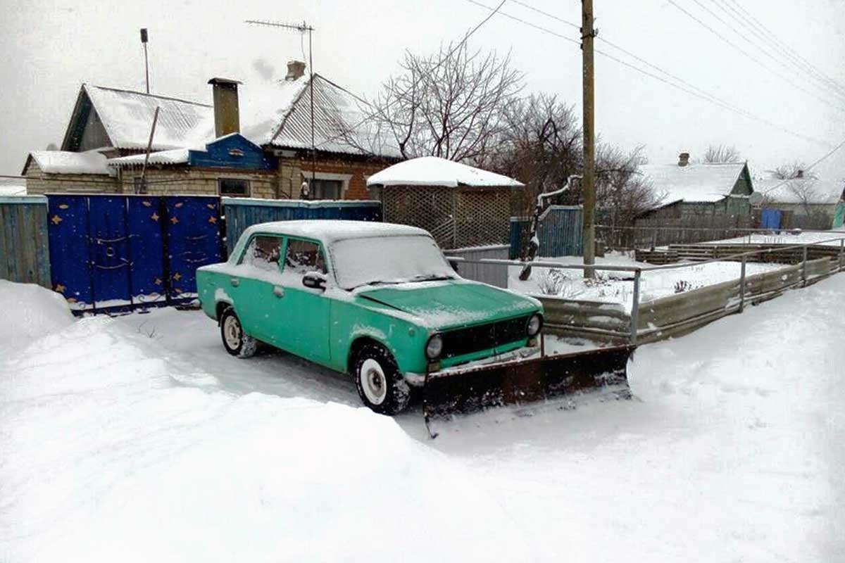 Под Харьковом создан бульдозер для очистки снега (фото)
