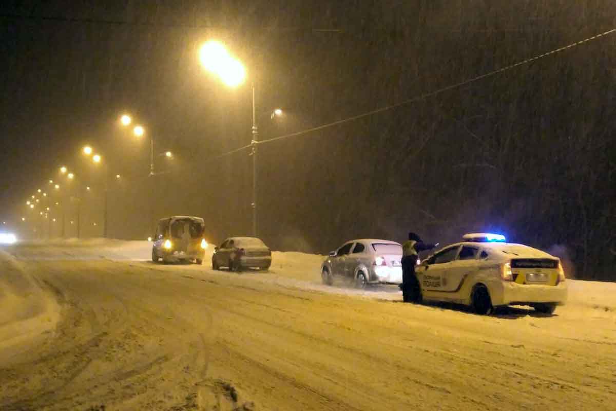 На Белгородском шоссе микроавтобус попал в ДТП