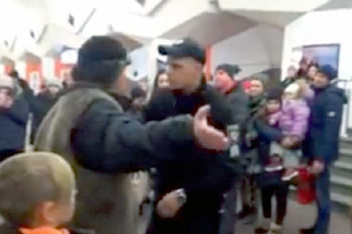 В Харькове разгорается скандал вокруг колядников в метро