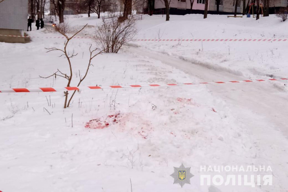 "Есть угроза жизни": медики рассказали о раненом полицейском