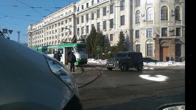 В Харькове водитель бросил машину посреди перекрестка (фото) 