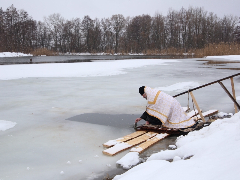 Из кранов потекла освященная вода