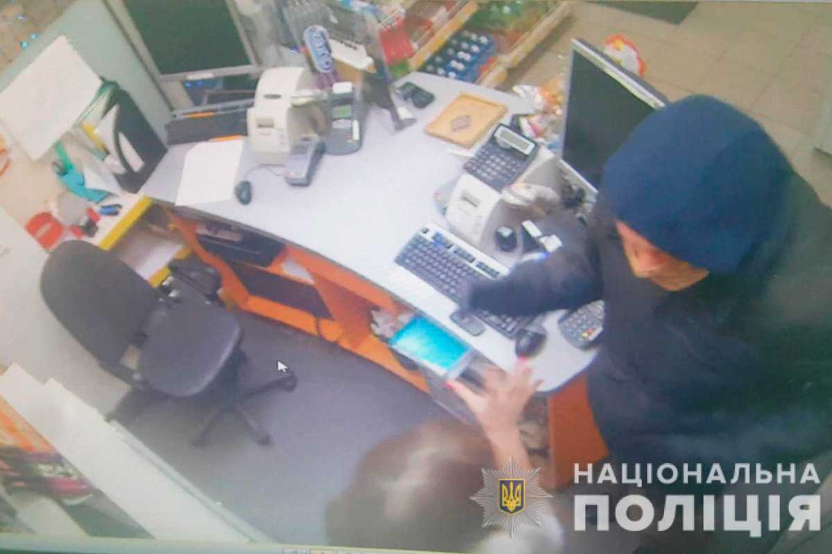 Полиция просит помощи в розыске преступника (фото)