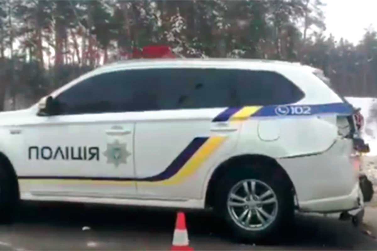 Под Харьковом водитель "десятки" протаранил полицейское авто (фото, видео)