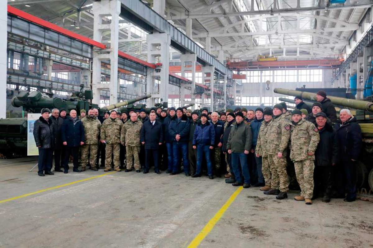 Министр посетил оборонные предприятия Харькова (фото)