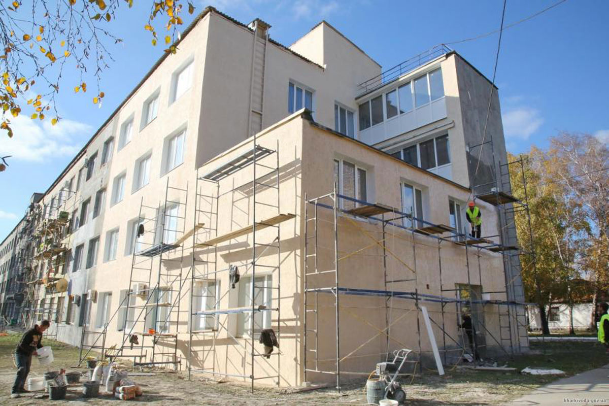 В Харьковской области ремонтируют больницу