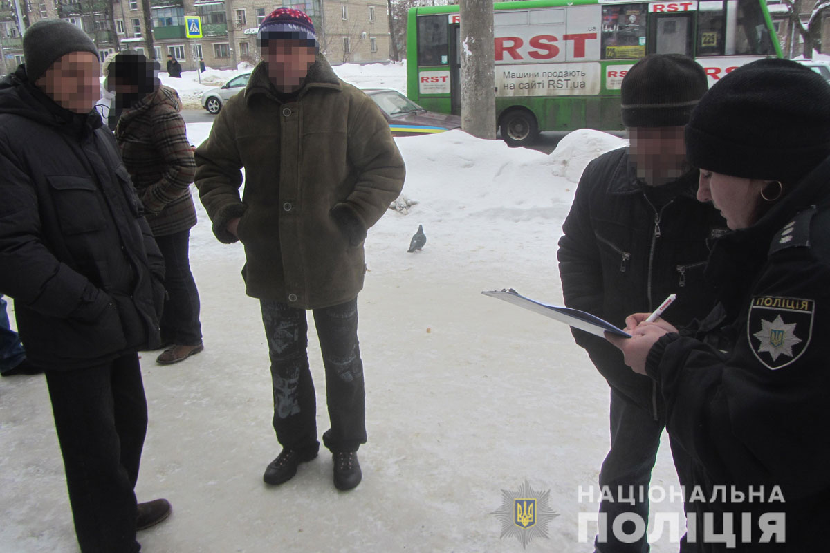 В Харькове посреди улицы поймали наркоманов (фото)