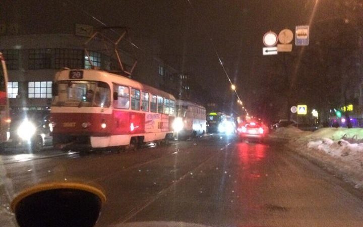 В Харькове несколько часов не ходили трамваи (фото)