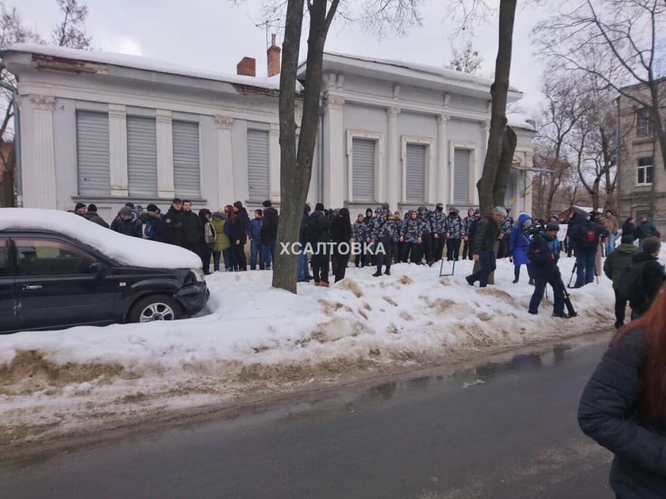 В Харькове пикетируют консульство России (видео)