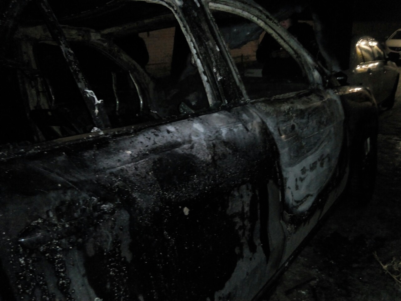 На Салтовке сгорел новенький Mercedes 