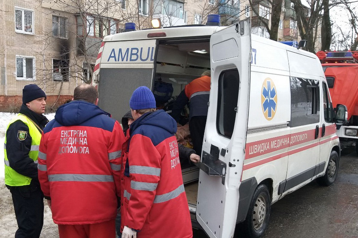 Пожар на ХТЗ: жильцов дома эвакуировали (фото)