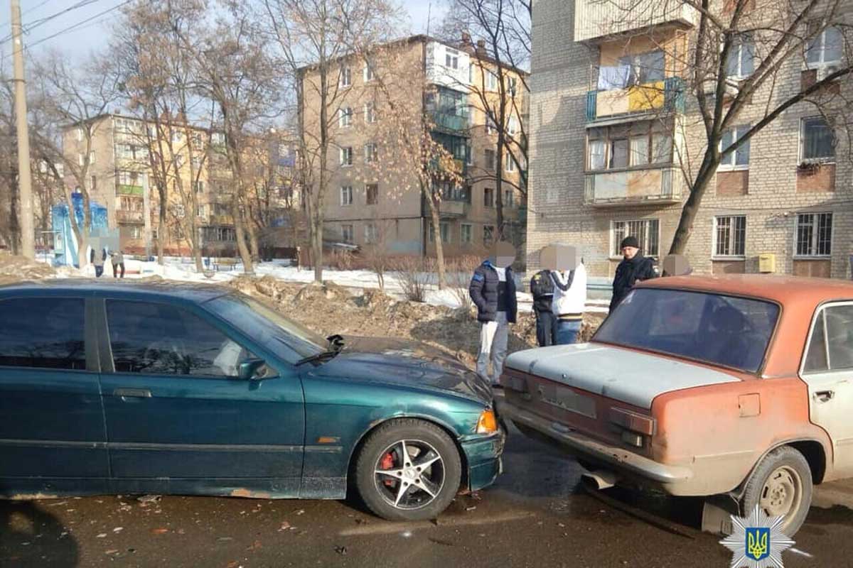 На ХТЗ столкнулись машины (фото)