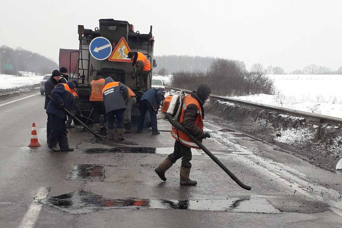 Дорожники привели в порядок харьковские трассы (фото)