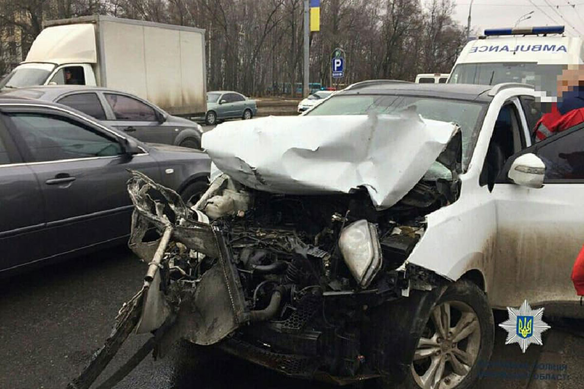 На Сумской - авария с грузовиком, есть пострадавшиие (фото)