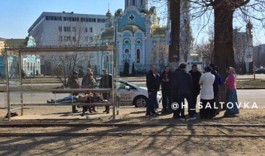 В Харькове на остановке нашли труп (фото)