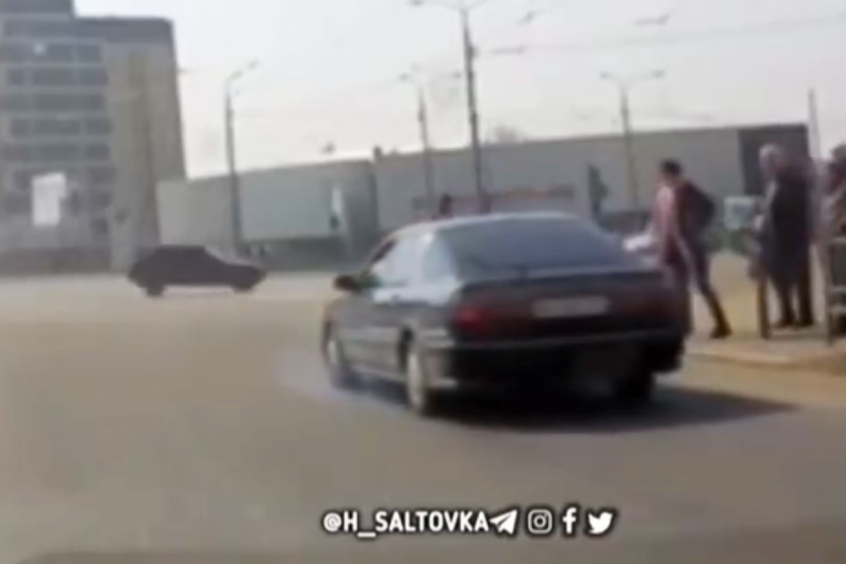В Харькове водитель сбил пешехода и уехал (видео) 