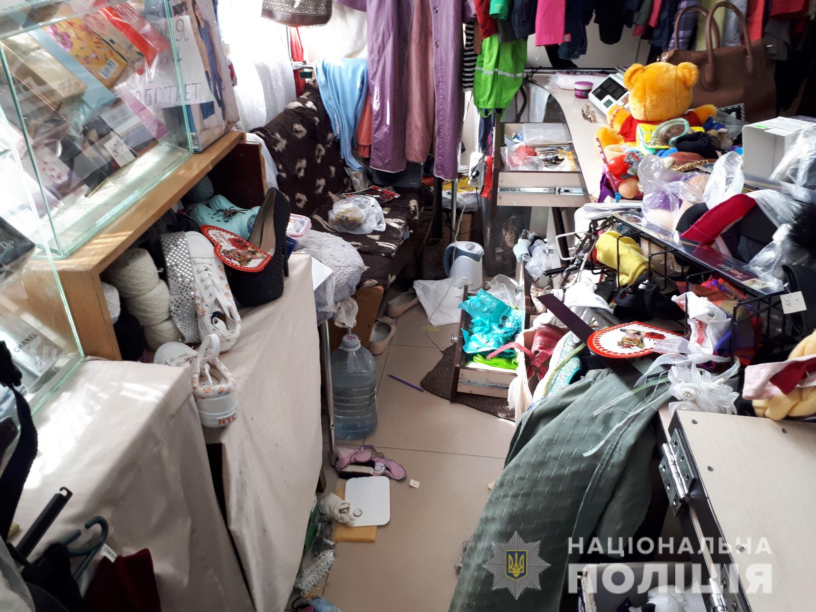 В Харькове иностранец ворвался в магазин и избил продавщицу (фото)