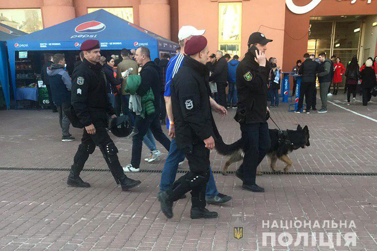 В Харькове наказали киевских фанатов (фото)