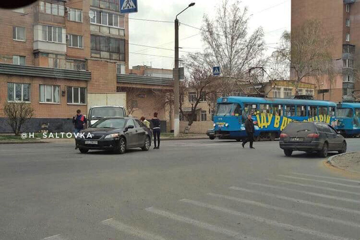 В Харькове авария заблокировала движение трамваев (фото)