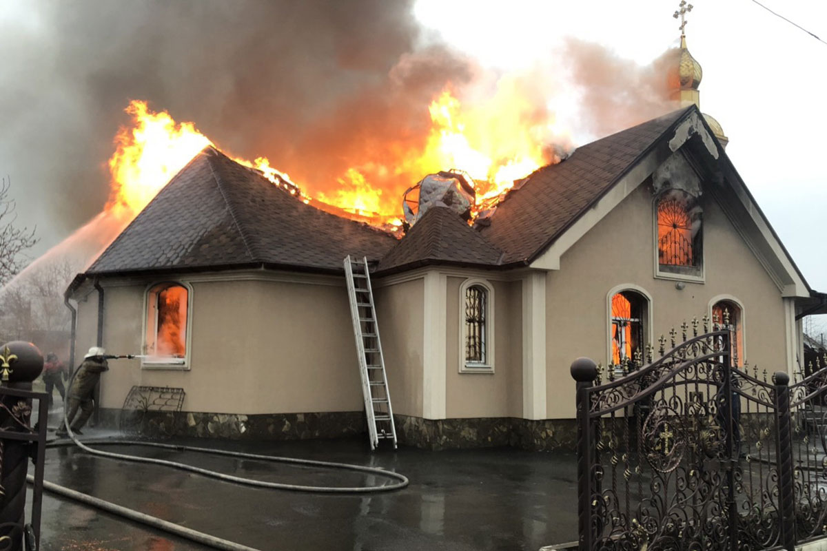 Полиция расследует поджог храма под Харьковом (фото, видео)