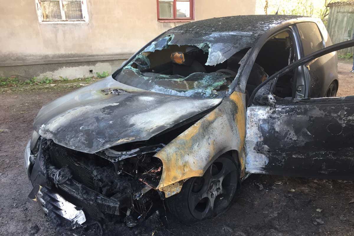 В Харькове сгорела машина