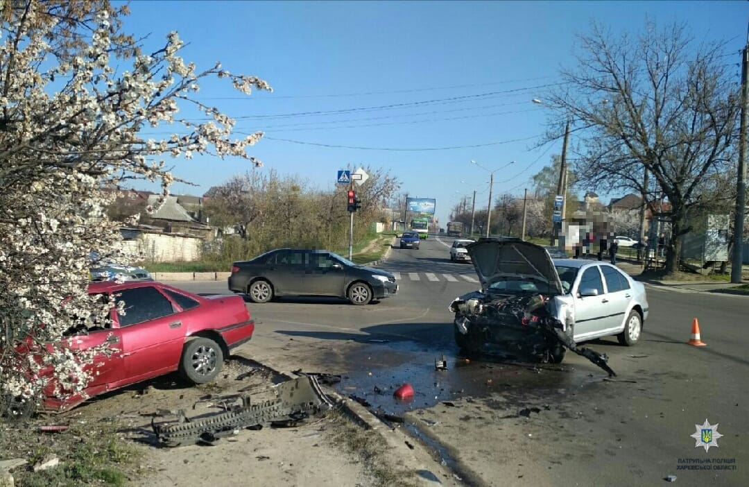 Авария на Тракторостроителей: много пострадавших (фото)