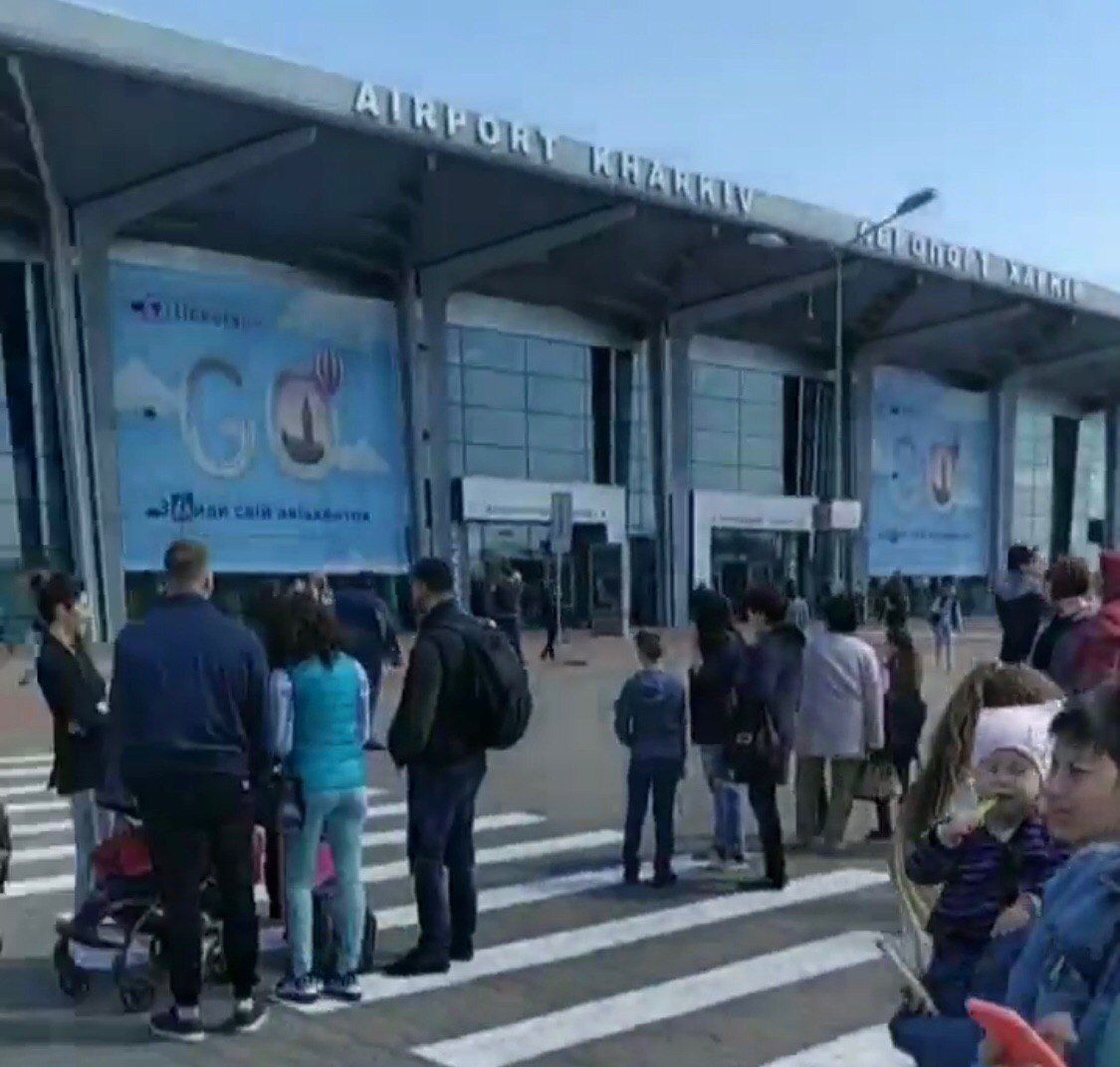 В Харькове эвакуируют аэропорт (фото, видео)