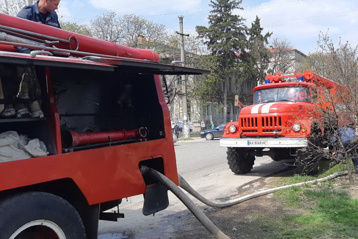 Под Харьковом горели жилые дома (фото)