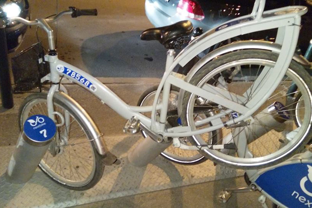 В Харькове разгромили велосипед Nextbike (фото)