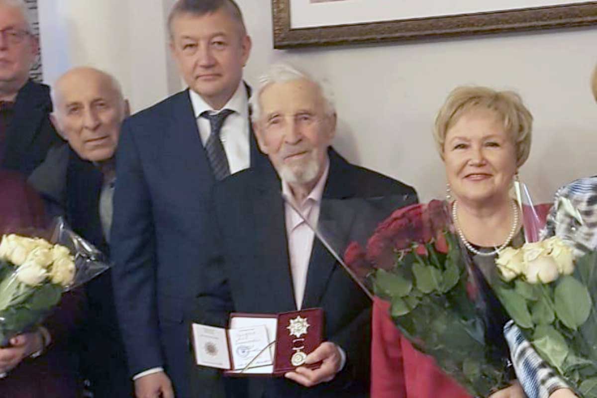 Харьковчанин получил высшую награду облсовета