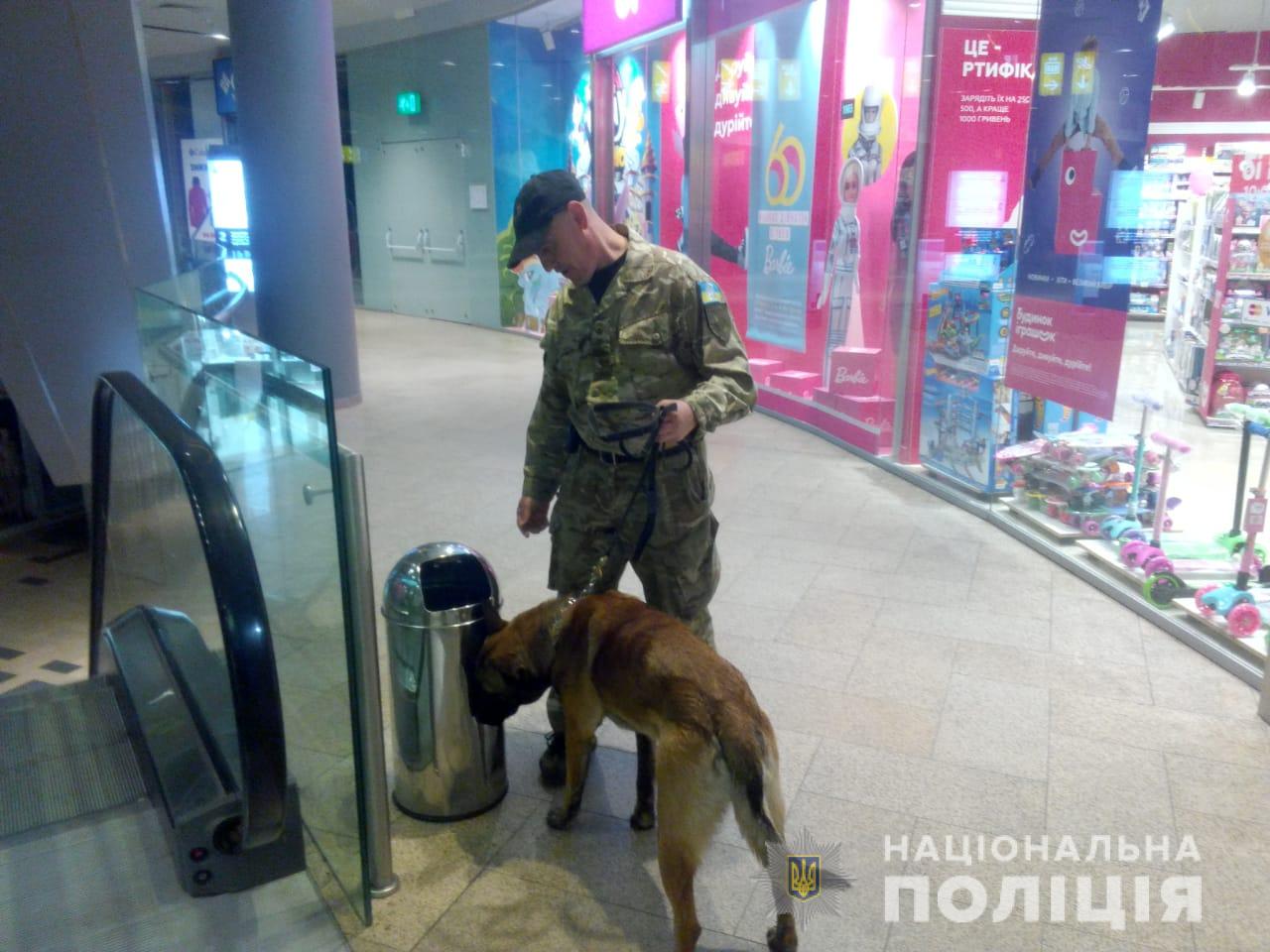 В харьковских торговых центрах искали бомбы